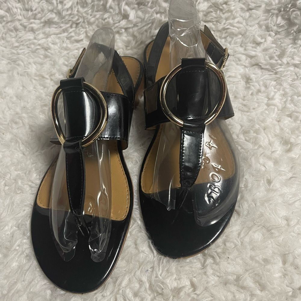 Elegant patent leather Black thong Sandals with Gold Accents made in Italy SZ10